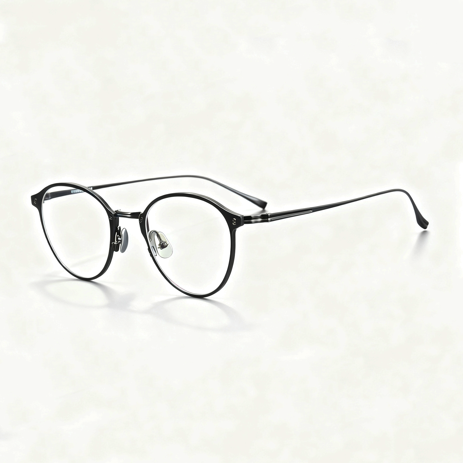 Monturas de gafas de metal ultratransparentes de titanio puro de estilo retro elegante y ejecutivo unisex, disponibles en tres colores.
